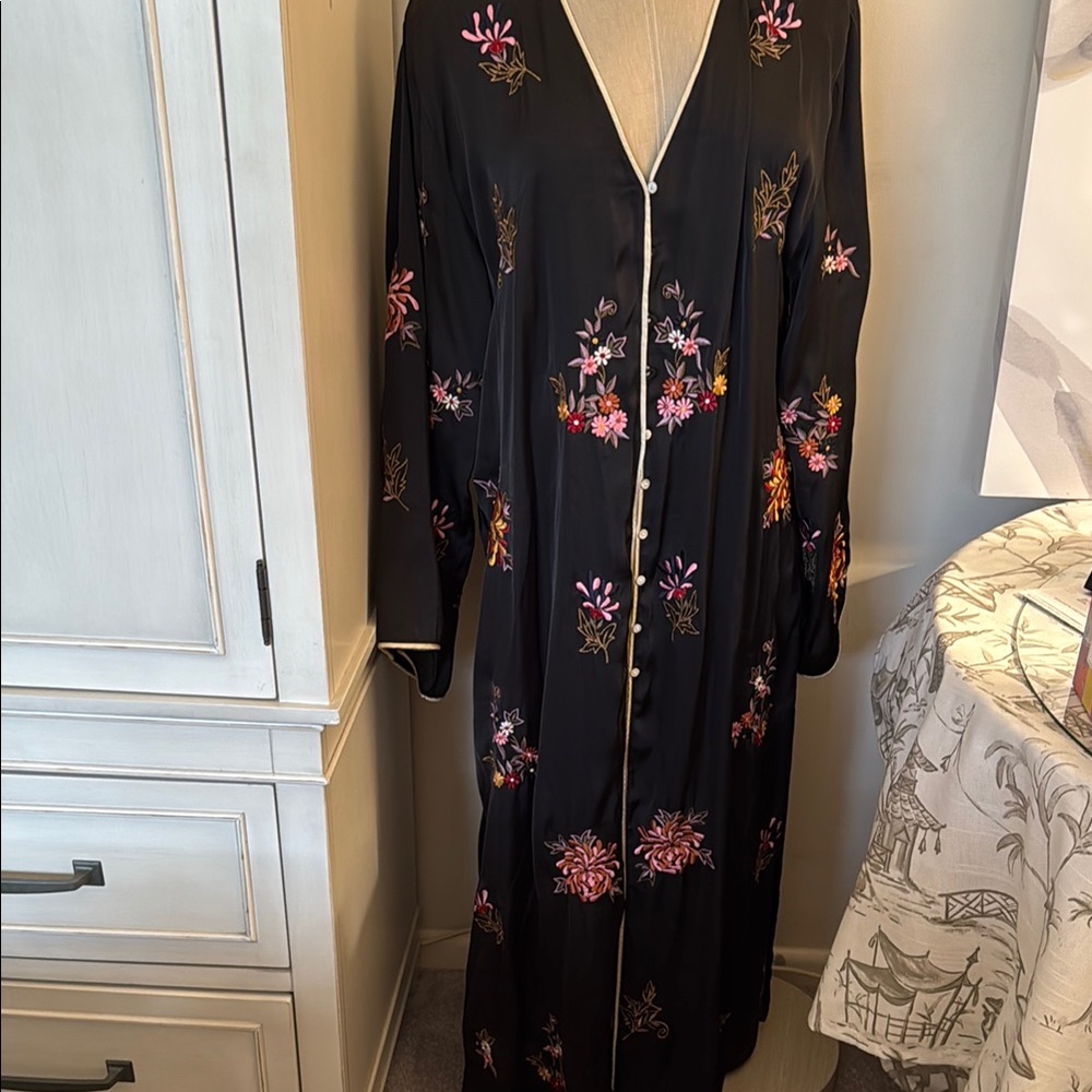 Floral Embroidered Black Kimono